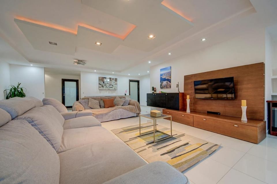Unique - Spacious 3BR Premium Flat Apartment in Malta
