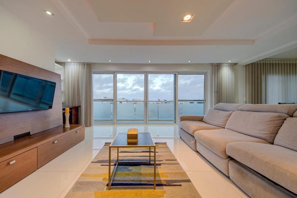 Unique - Spacious 3BR Premium Flat Apartment in Malta