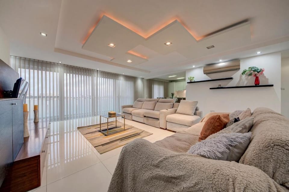 Unique - Spacious 3BR Premium Flat Apartment in Malta