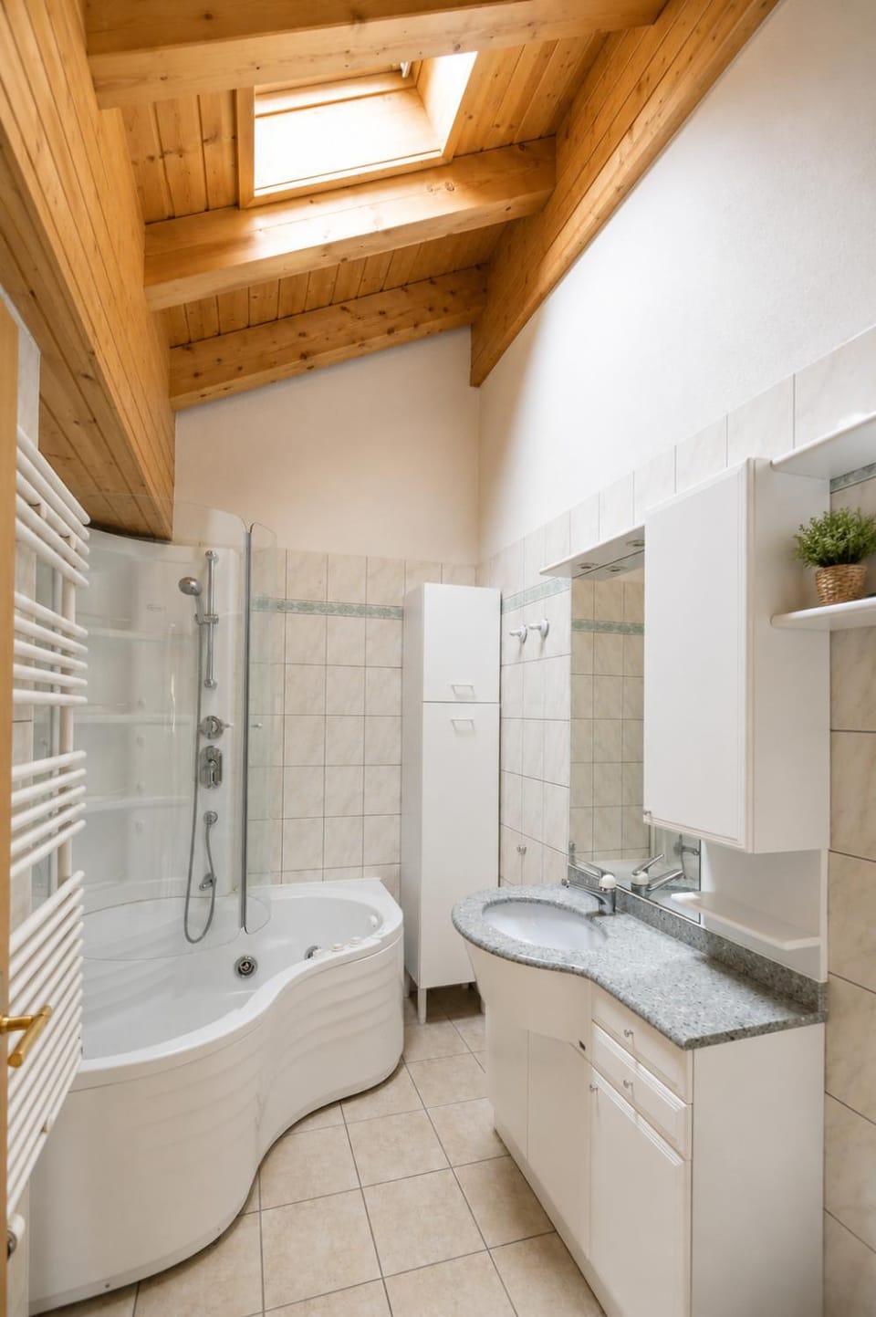 Shower, Hot Tub, Bathroom, Bath, towels