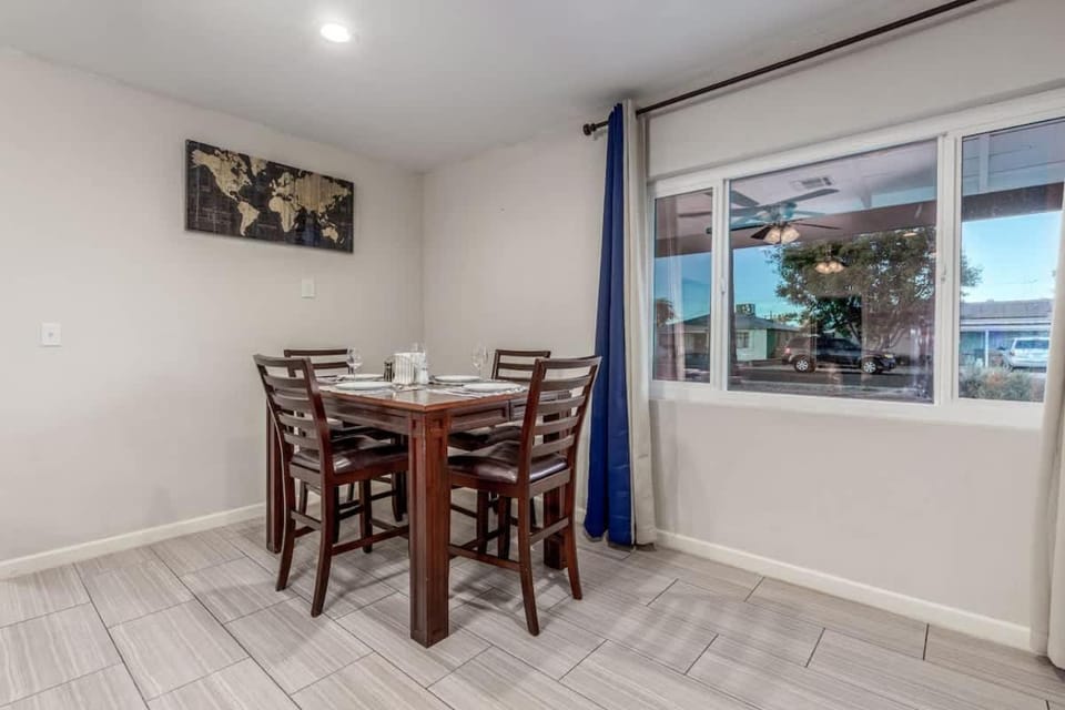 3BR Phoenix Home with Game Table BBQ & Parking House in Phoenix