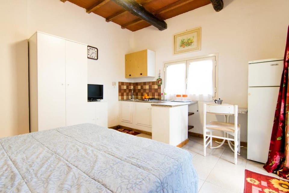 Bed, Kitchen or kitchenette