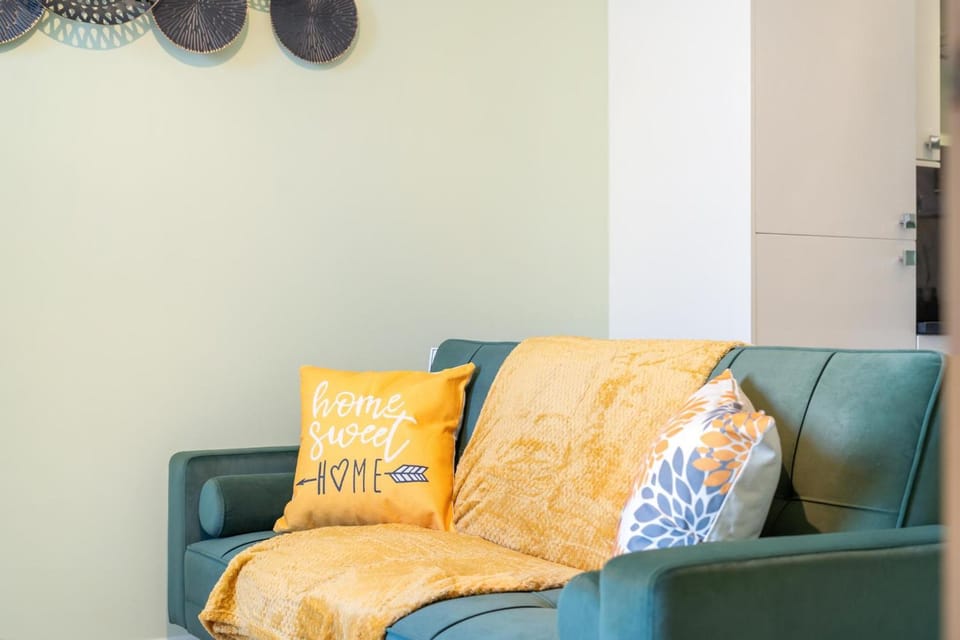 Living room, Decorative detail, Seating area, internet