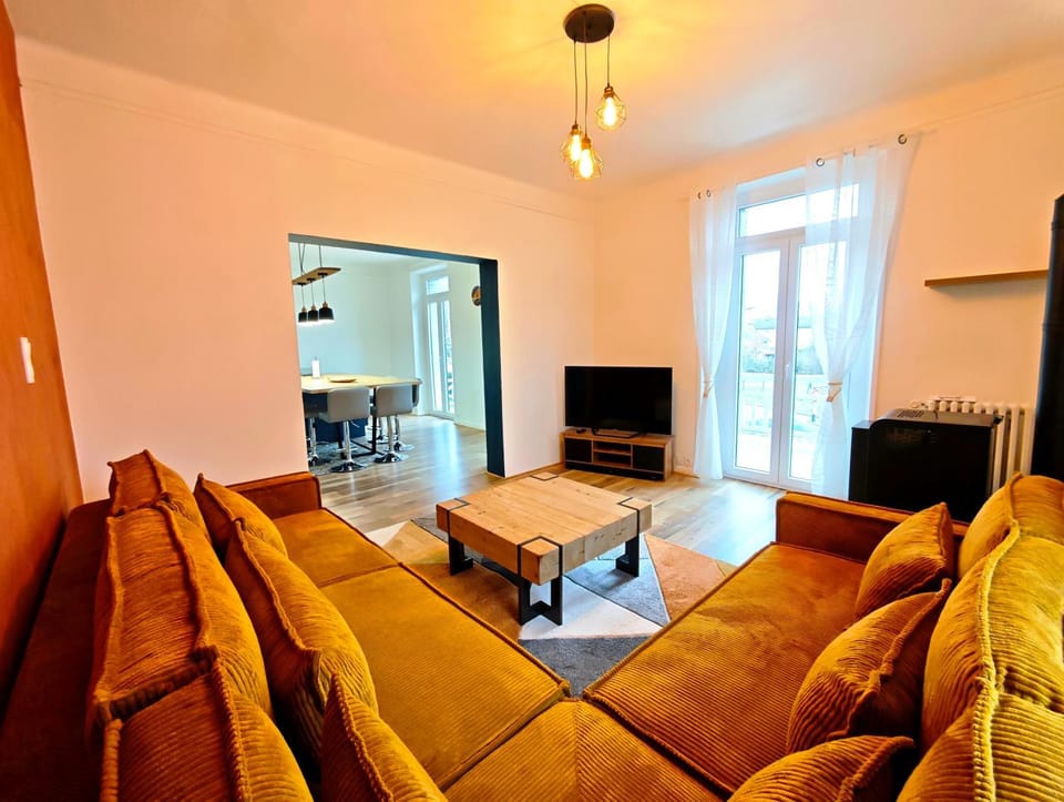 TV and multimedia, Living room, fireplace