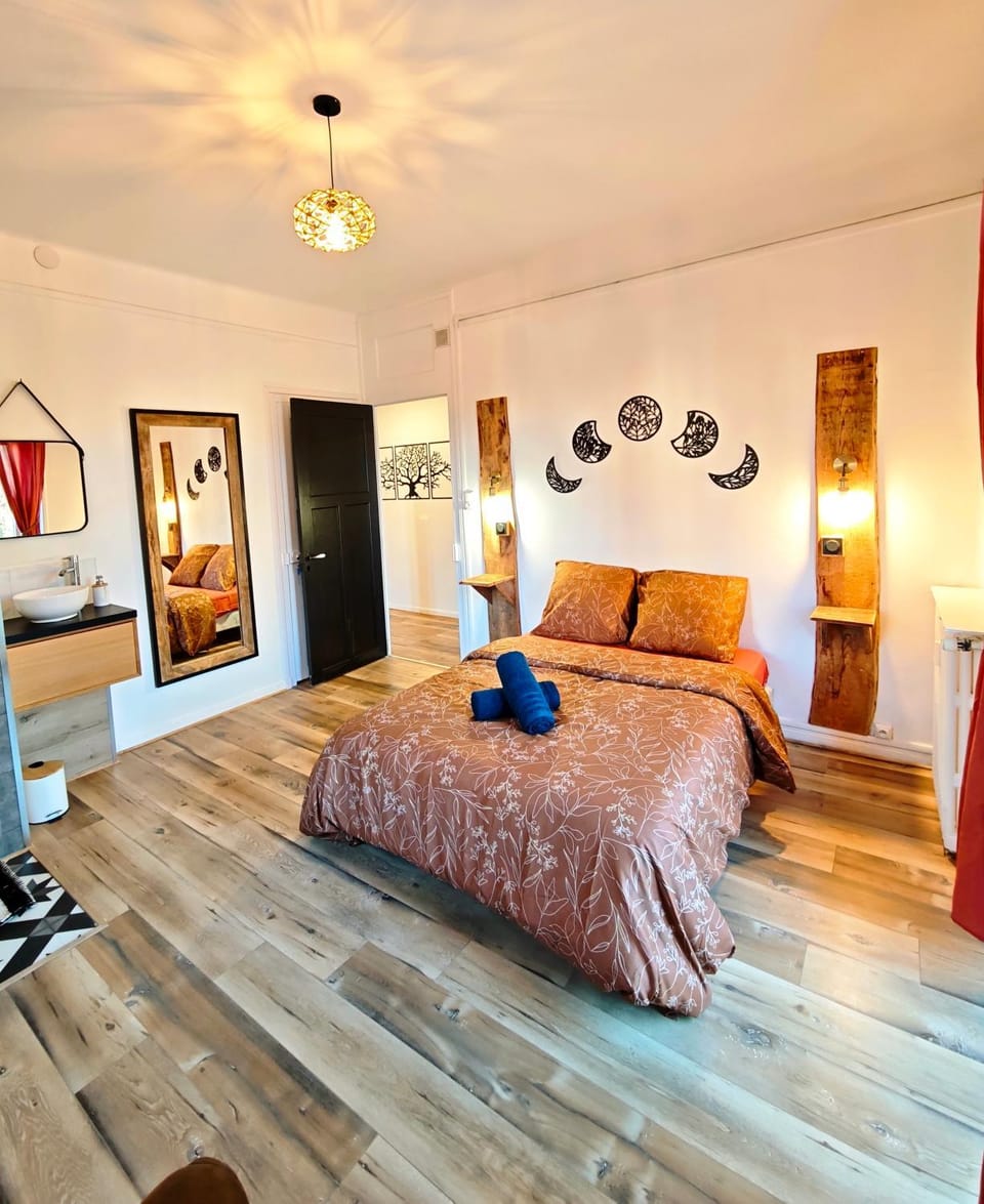 Bed, Bedroom