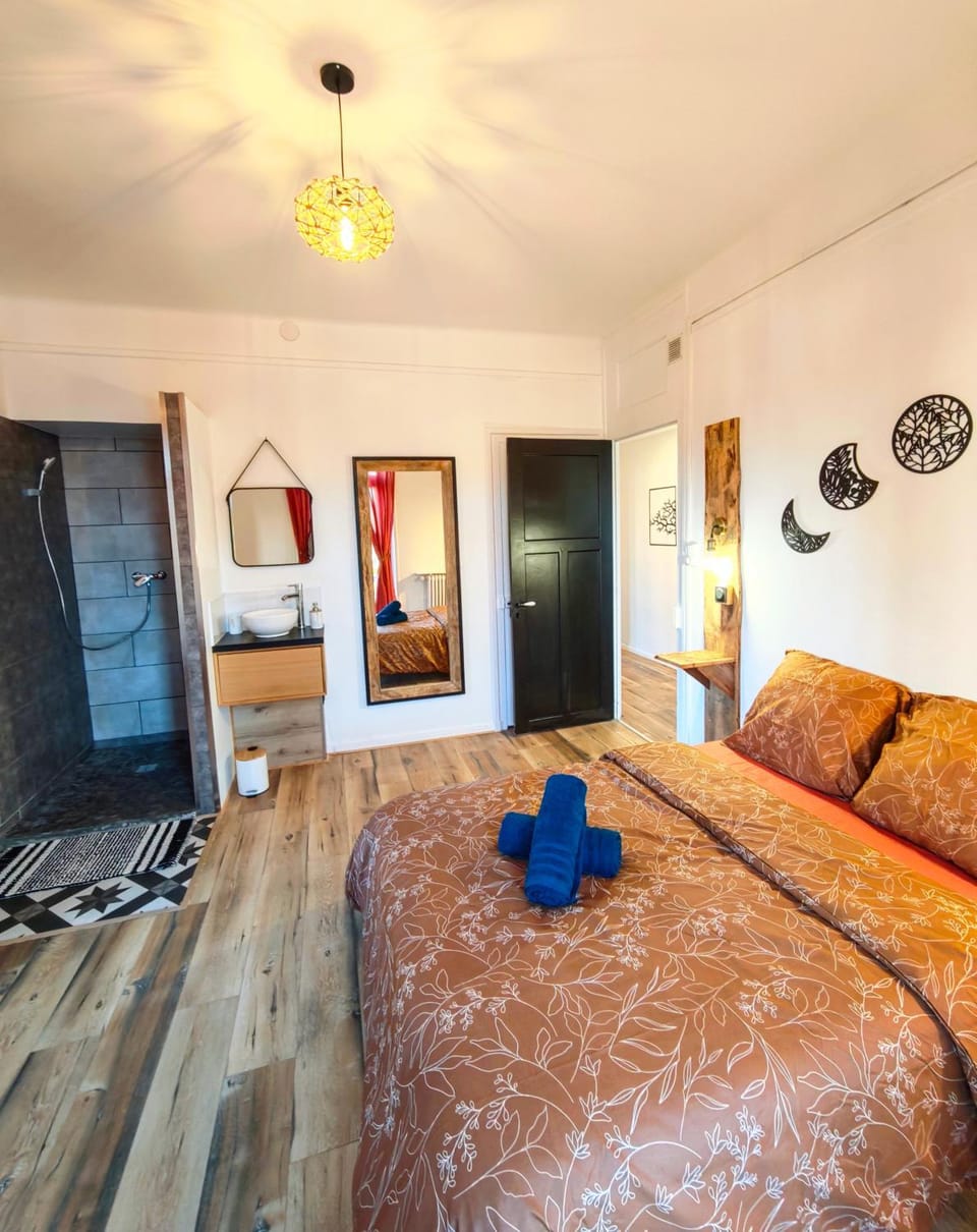 Shower, Bed, Photo of the whole room