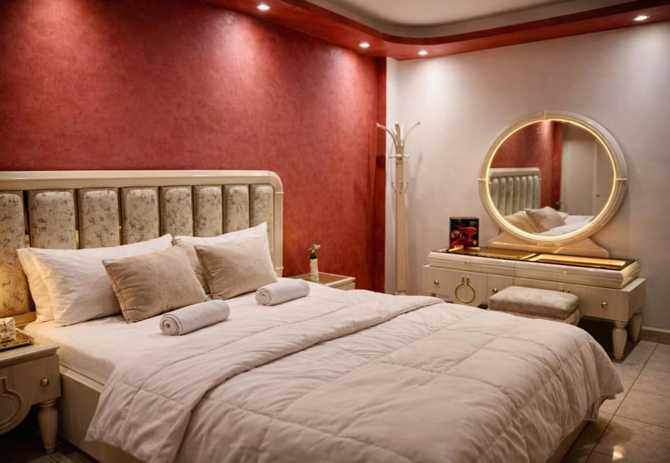 Bed, Photo of the whole room, Bedroom