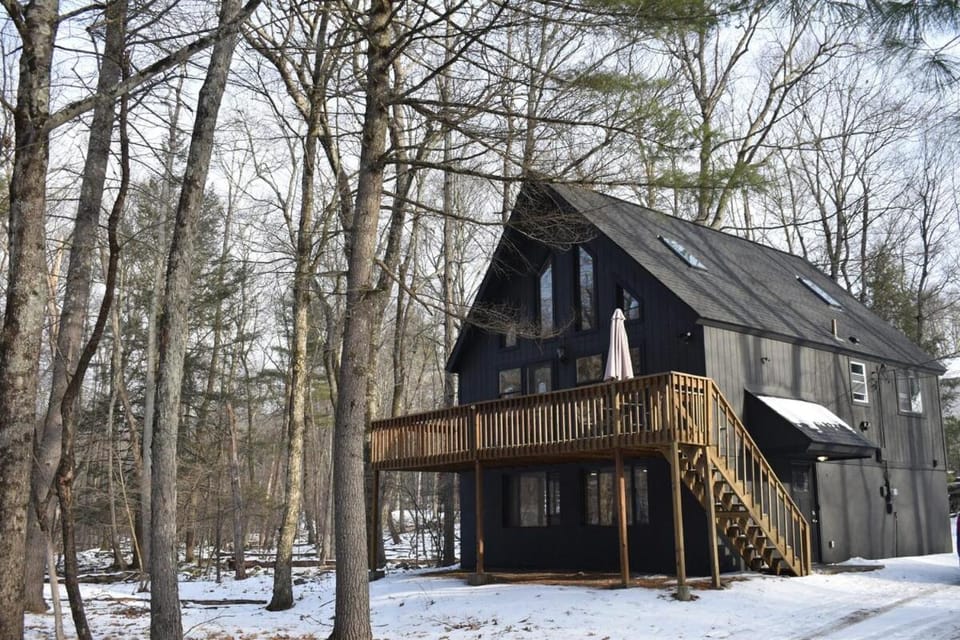 A-Frame Chalet Lodge With Fire Pit Near Shawnee Chalet in Middle Smithfield