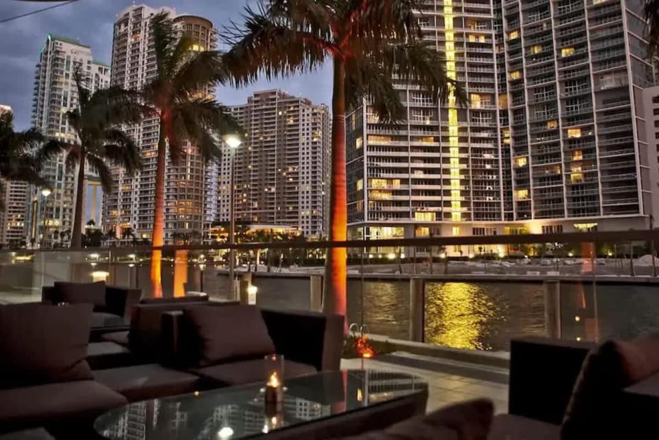 Prime Brickell Stay with Pool Gym & Parking Apartment in Brickell