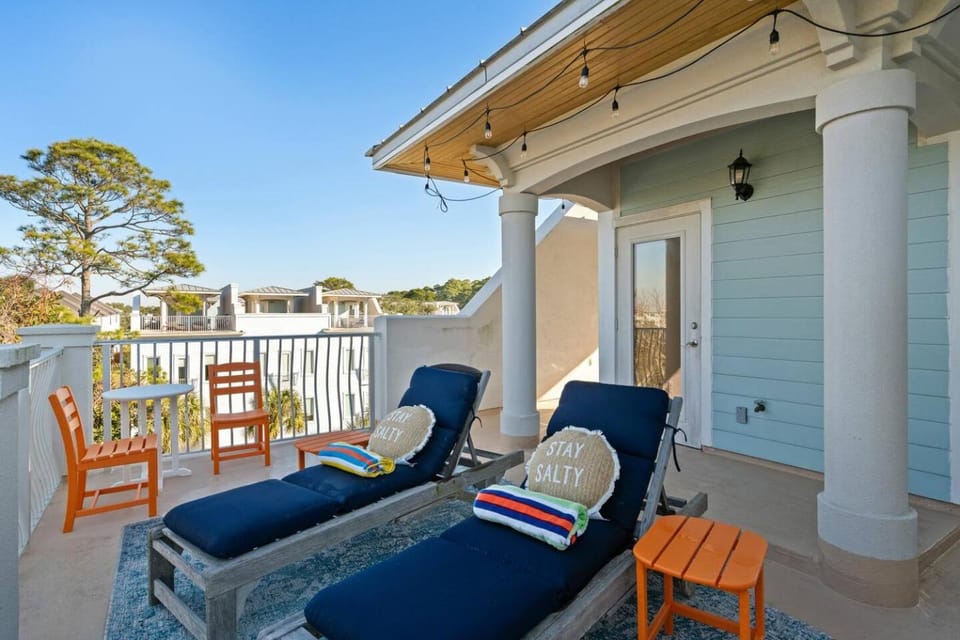 Balcony/Terrace, sunbed