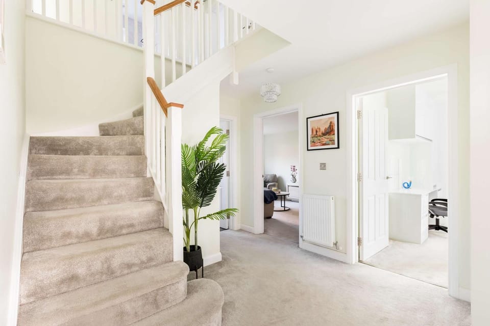 4 Bed Business Stay in Warwick Office & Garden House in Warwick