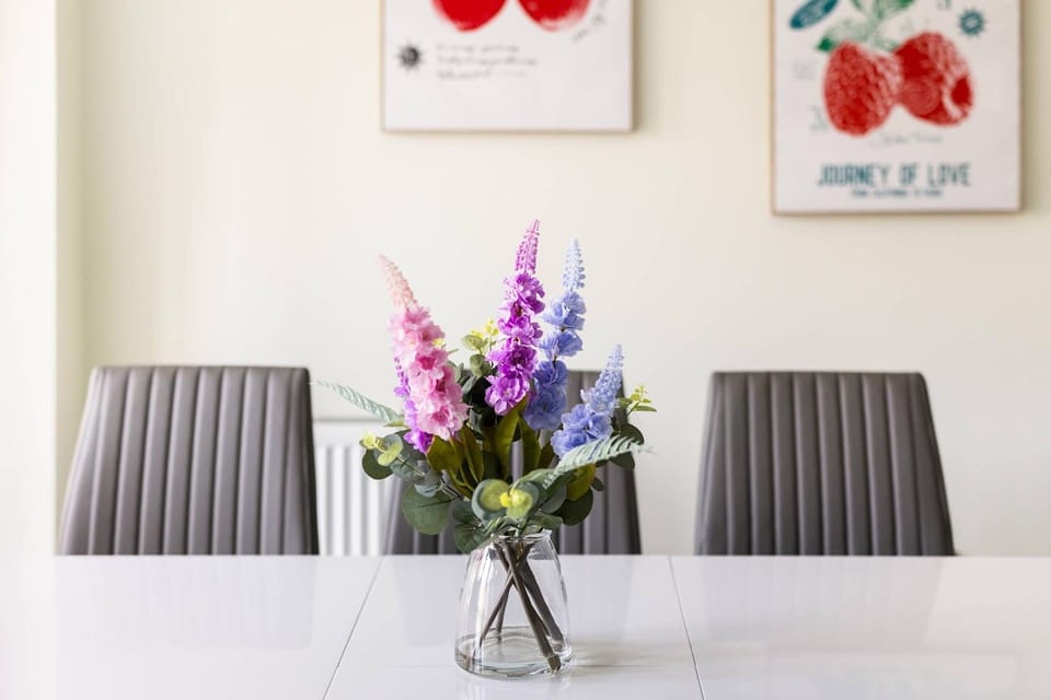 4 Bed Business Stay in Warwick Office & Garden House in Warwick