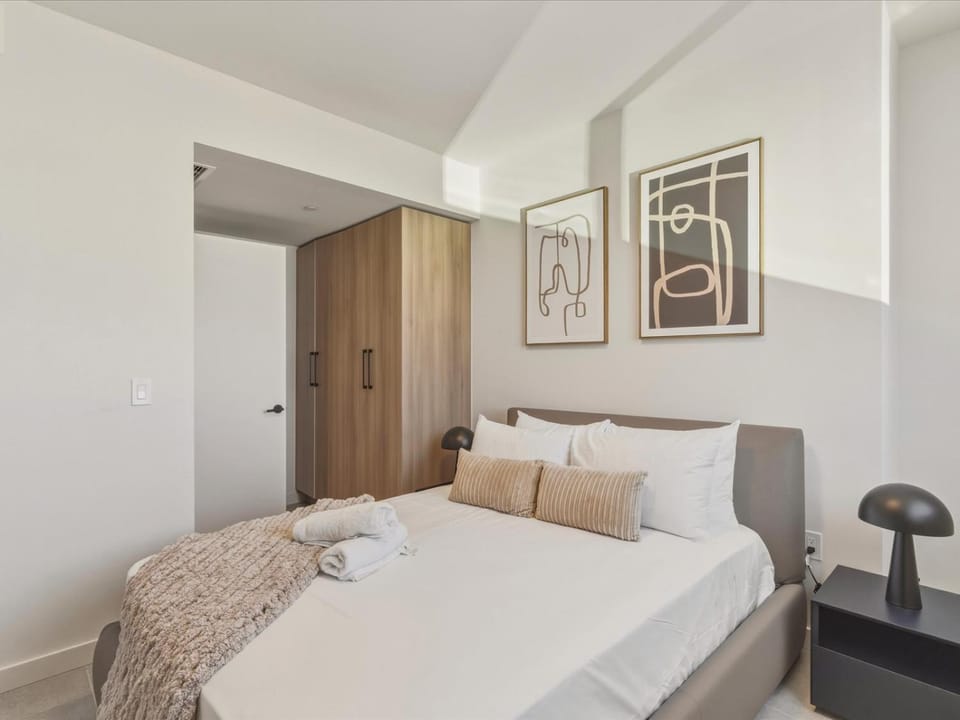 Bed, Bedroom, towels, wardrobe