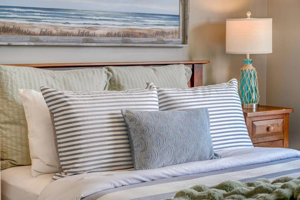 Sooke Ocean Oasis - Boutique Waterfront Rental House in Vancouver Island