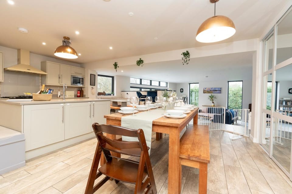 Kitchen or kitchenette, Dining area, oven, stove, toaster