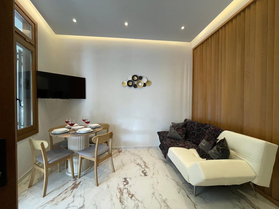 TV and multimedia, Seating area, Dining area
