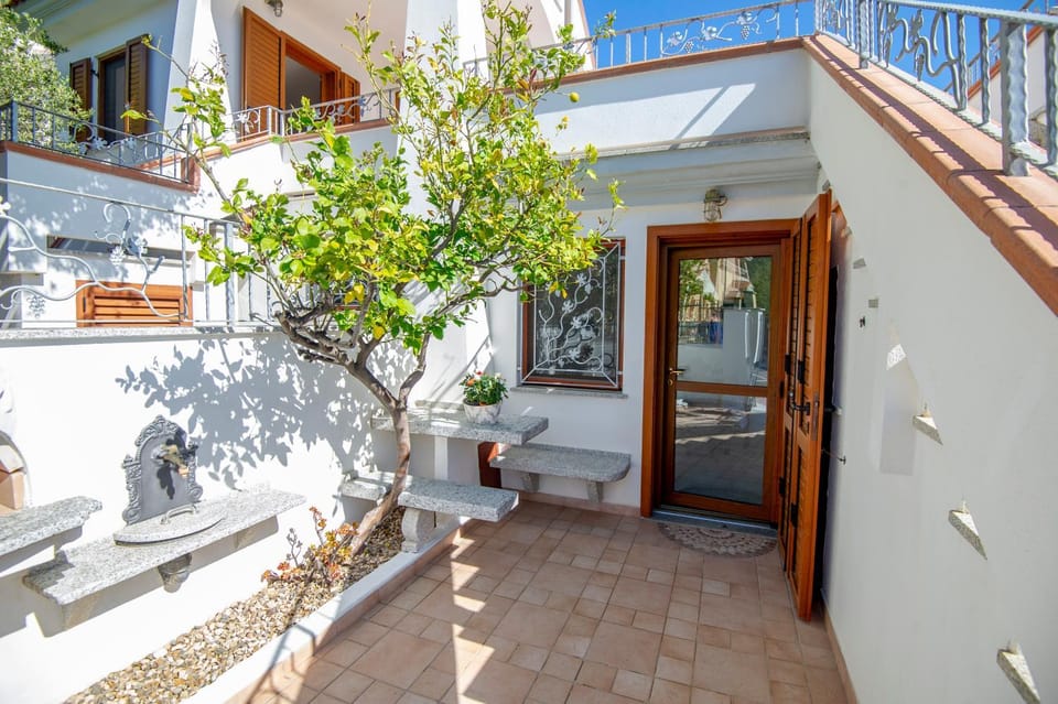 Balcony/Terrace, Inner courtyard view
