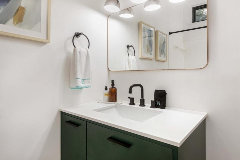 Inman Park Royal 1 BR Beltline Steps Apartment in Atlanta