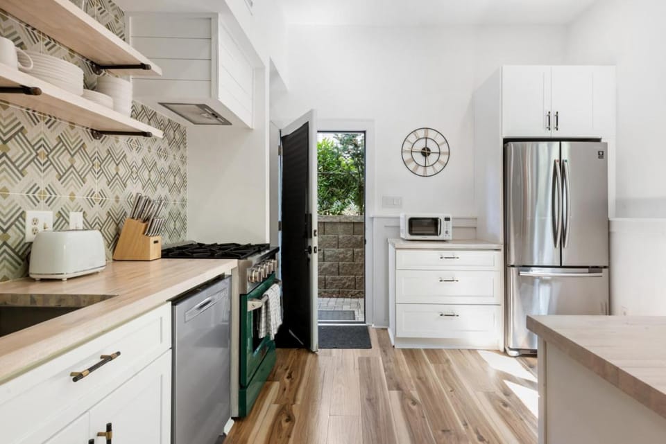 Inman Park Royal 1 BR Beltline Steps Apartment in Atlanta