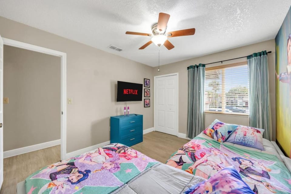 TV and multimedia, Photo of the whole room, Bedroom, wardrobe