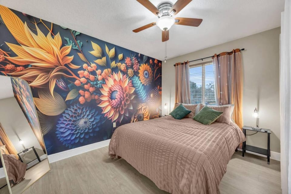 Photo of the whole room, Bedroom