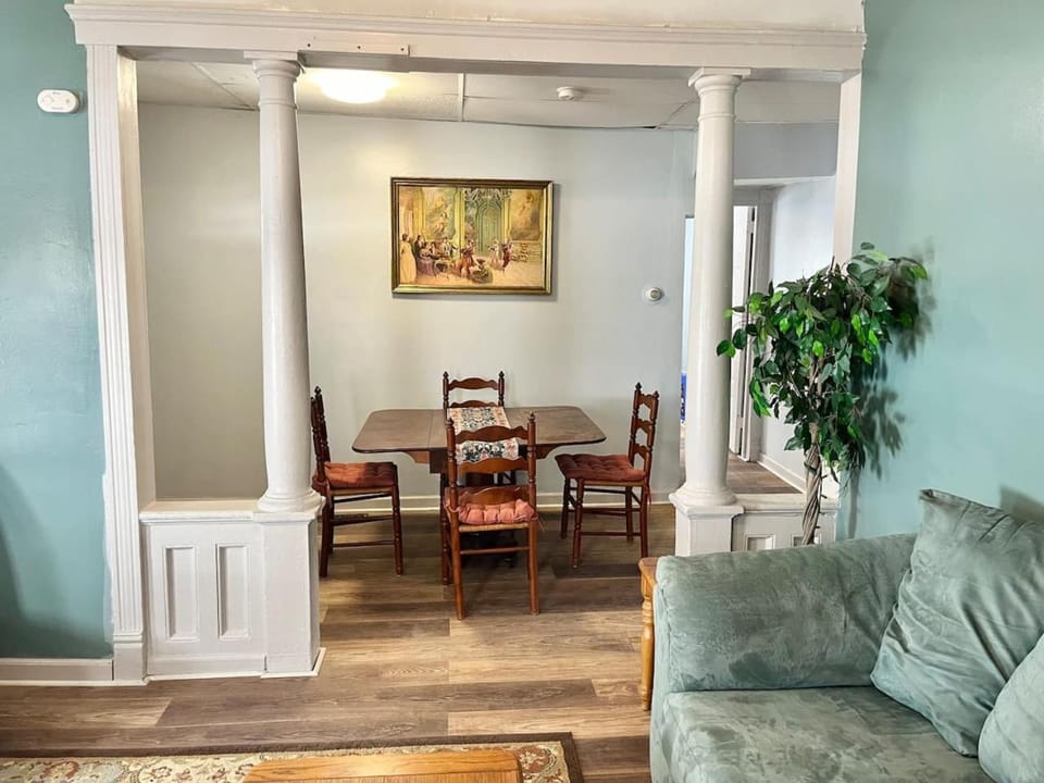 Seating area, Dining area