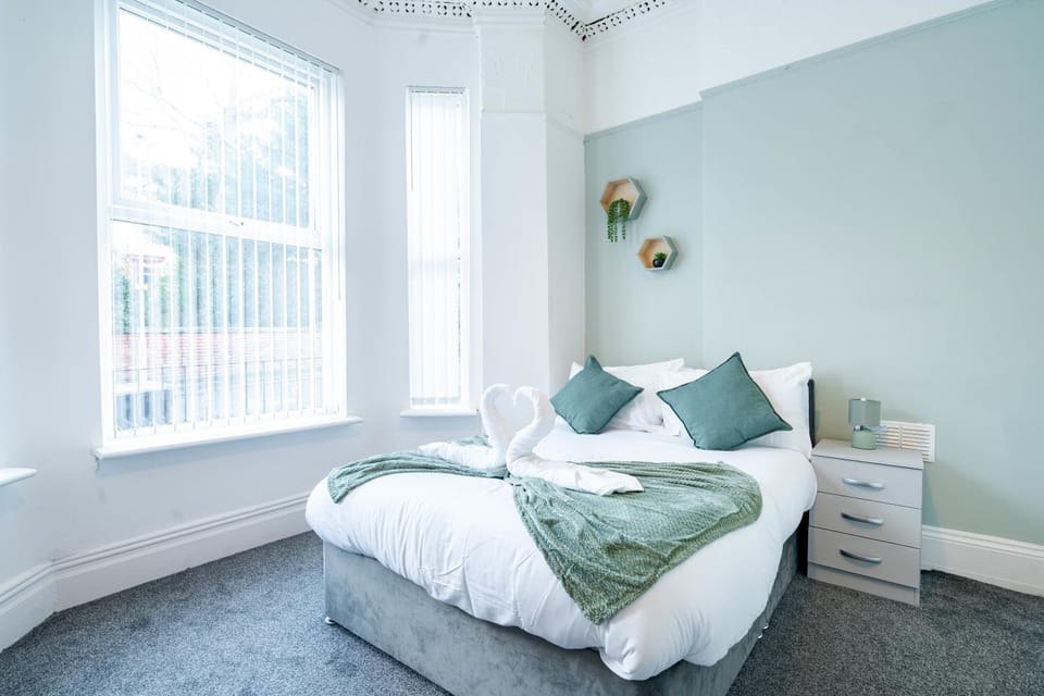 Bed, Other, Photo of the whole room, Bedroom