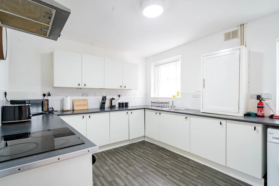 Coffee/tea facilities, Kitchen or kitchenette, Other, dishwasher, minibar, oven, stove, toaster