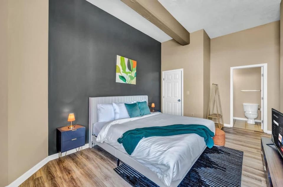 Funky 2B Apt in Downtown Cleveland FREE Parking Apartment in Cleveland Heights