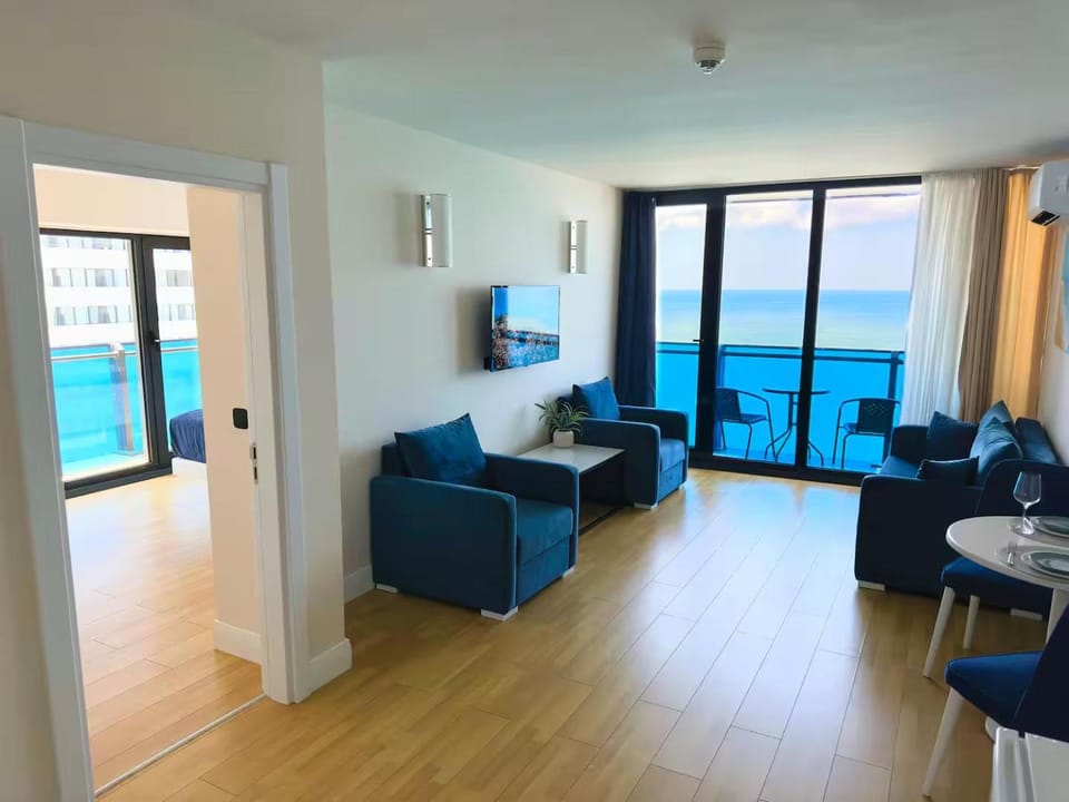 Bed, Natural landscape, TV and multimedia, Photo of the whole room, Seating area, Dining area, Evening entertainment