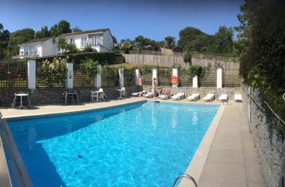 Mussels Apartment in Helford Passage with Heated Pool & Free Parking Apartment in England