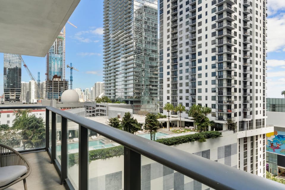 View (from property/room), Balcony/Terrace, Seating area, City view