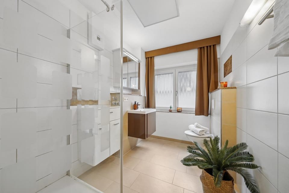 Toilet, Bathroom, towels