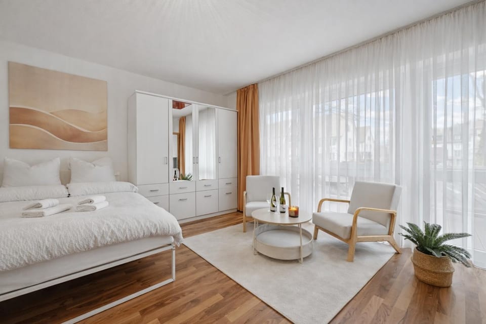 Bed, Living room, Photo of the whole room, Seating area, Bedroom