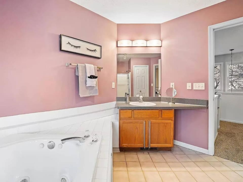 Fun 3 BR Home in Ohio City Game Room Sleeps 11 House in Ohio City
