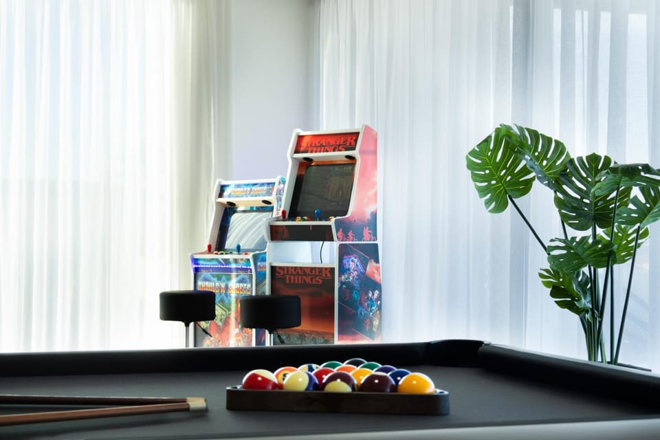 Luxury Villa Lumina with Arcade & Pool Table, PS5 Villa in Can Picafort