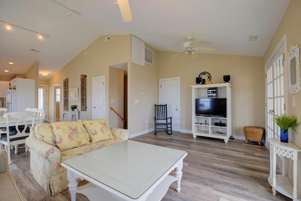 NTB217 Pinella Beach House House in North Topsail Beach