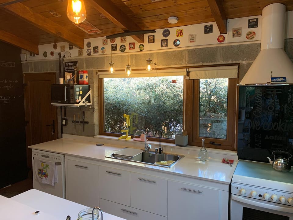 Kitchen or kitchenette, dishwasher