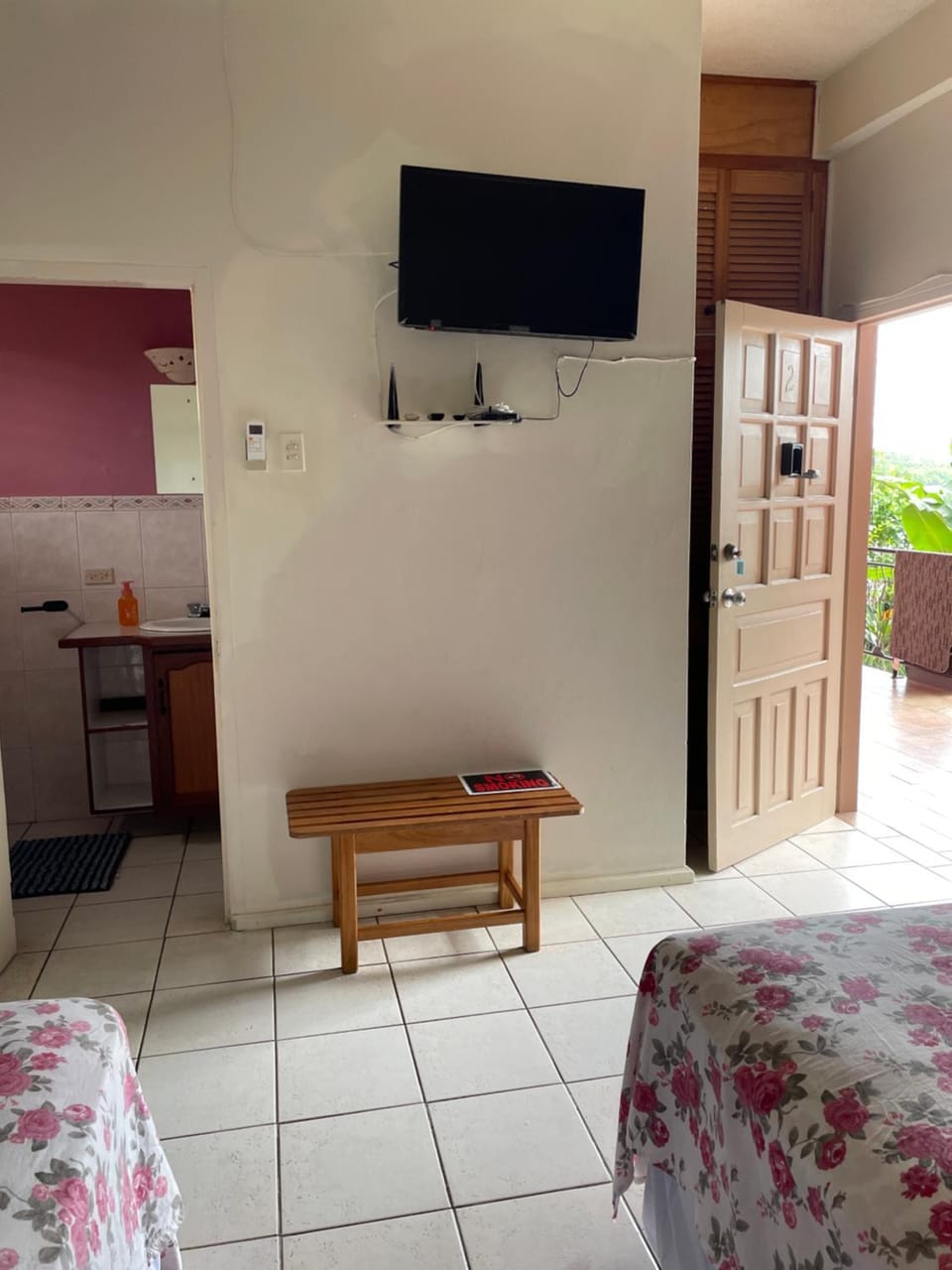 Shower, Toilet, Patio, BBQ facilities, Garden, TV and multimedia, Balcony/Terrace, Sea view, air conditioner
