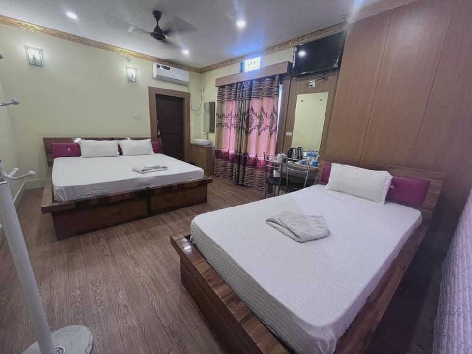 Photo of the whole room, air conditioner