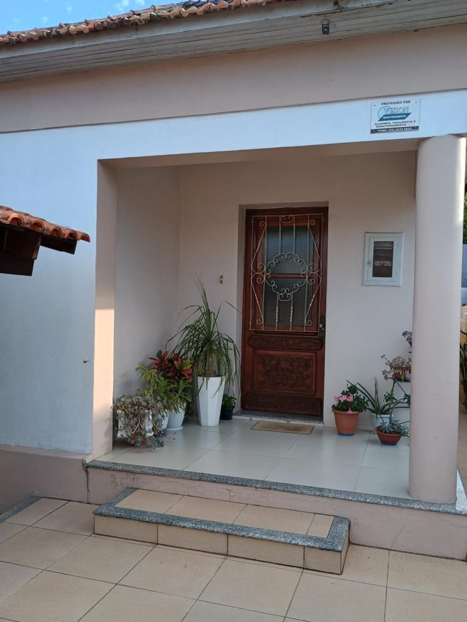 Facade/entrance, View (from property/room)