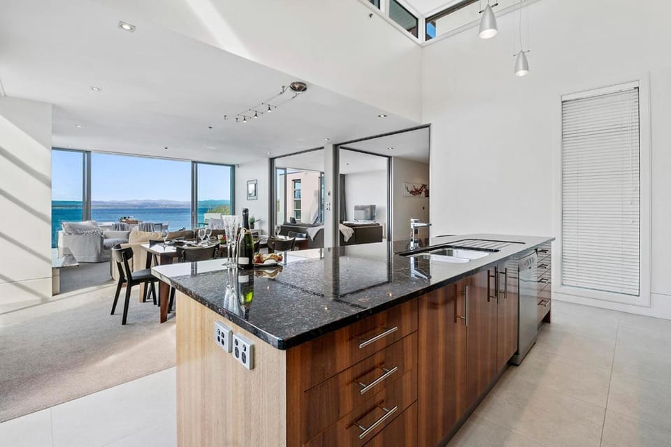 Lake view, kitchen