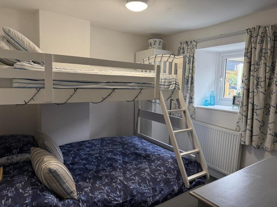 Oligrae Cottage House in Bridport