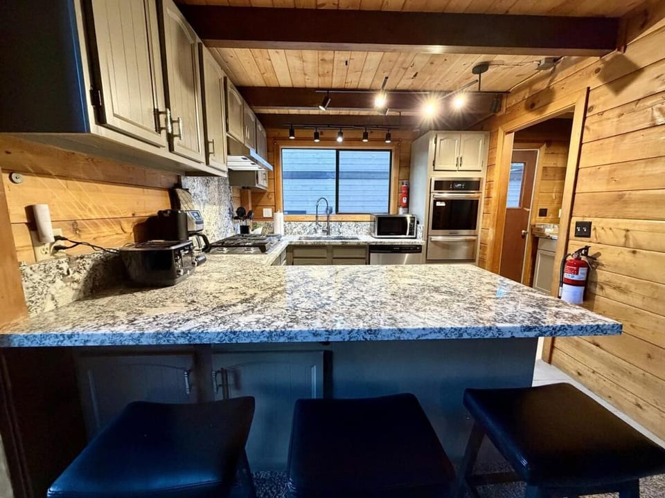 Three Bears Getaway Tahoe House in Tahoe Vista