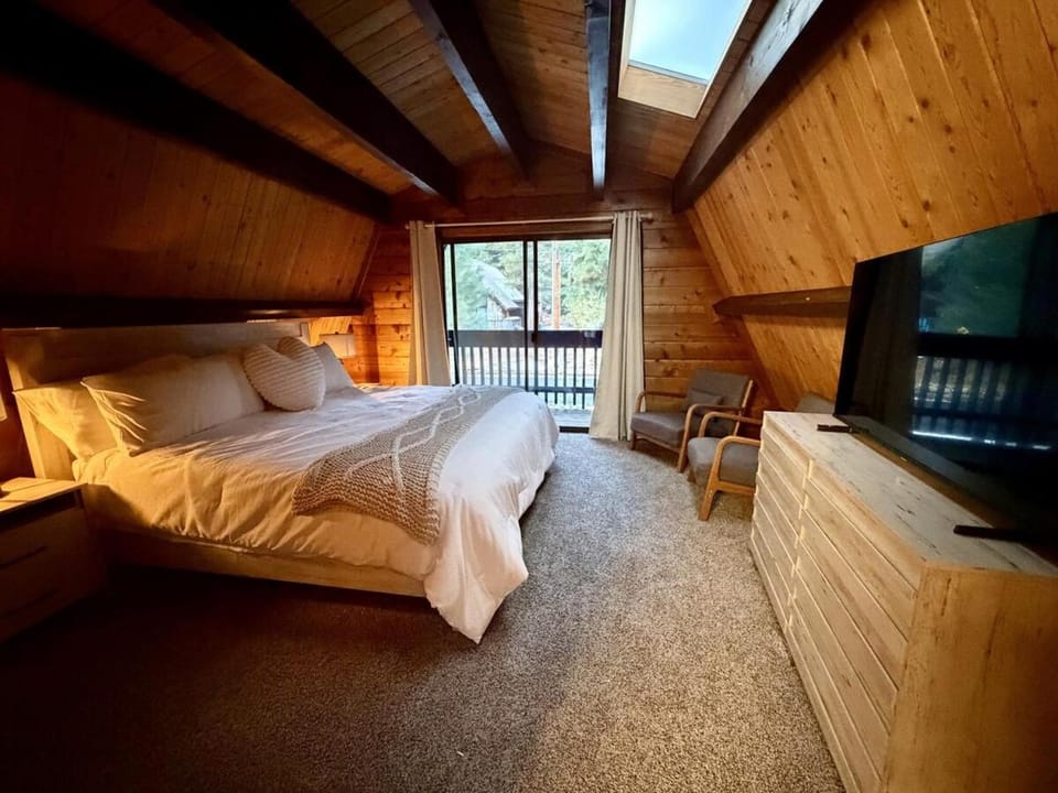 Three Bears Getaway Tahoe House in Tahoe Vista
