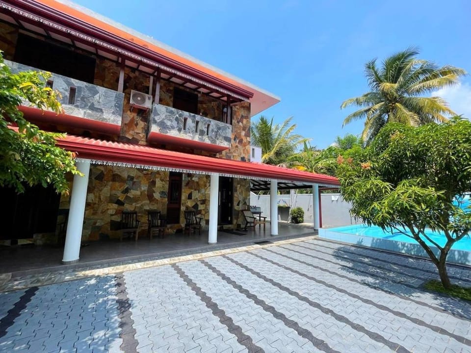 Vera Lanka Ocean Pool Villa Villa in Hikkaduwa