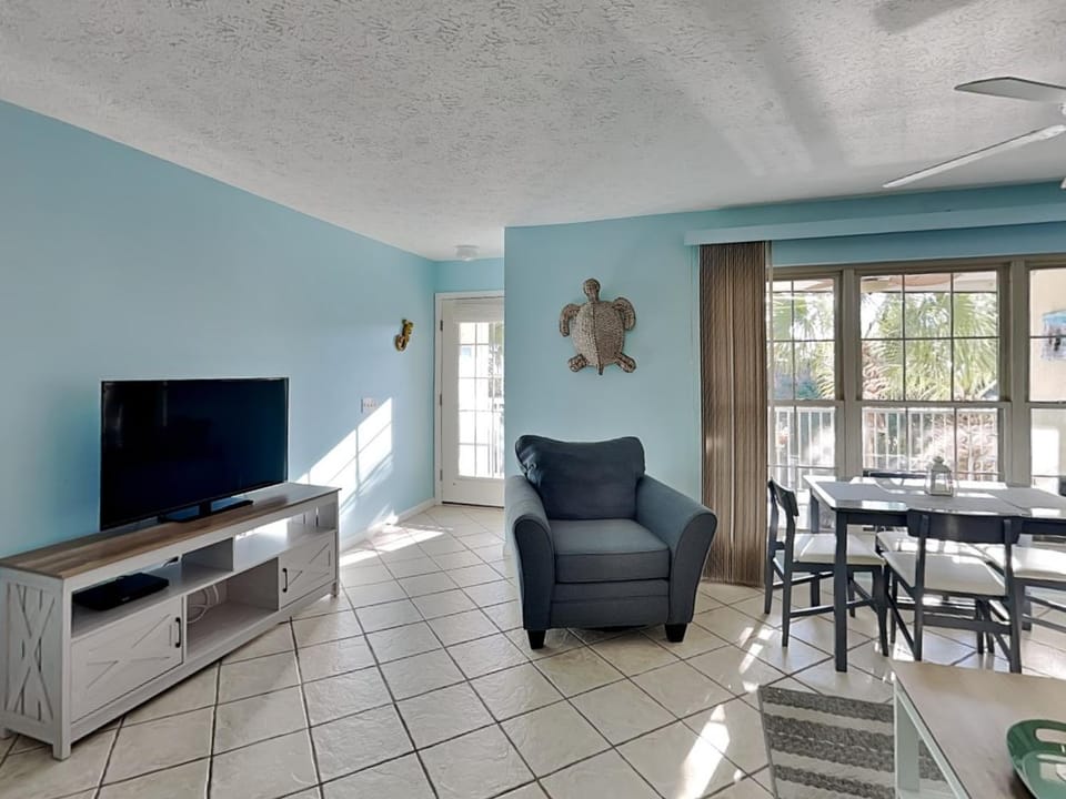 TV and multimedia, Balcony/Terrace, Living room, Seating area, Dining area, furniture