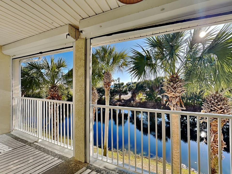 Garden, Balcony/Terrace, Pool view