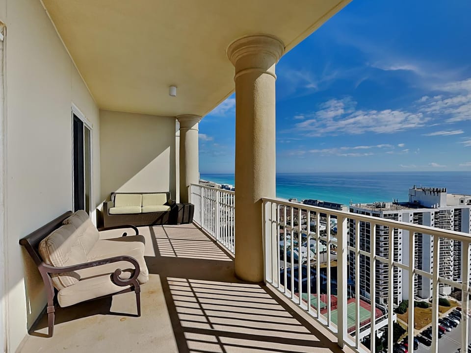 Balcony/Terrace, Seating area, City view, Sea view