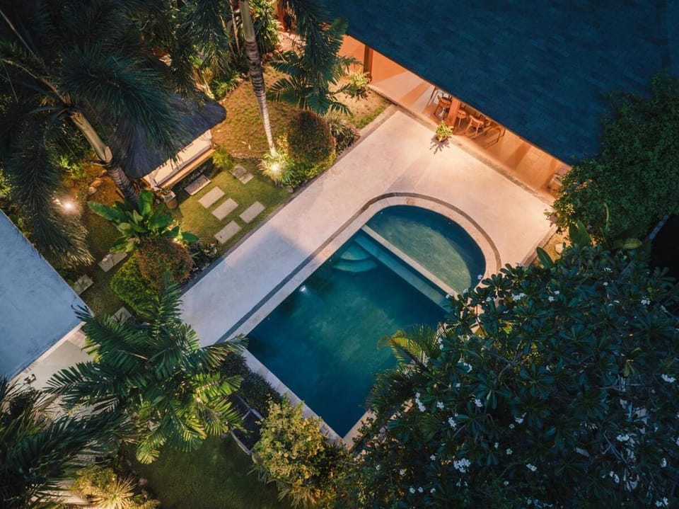 Serene 3BR Villa with Pool & Garden, Central Kuta Villa in Pujut